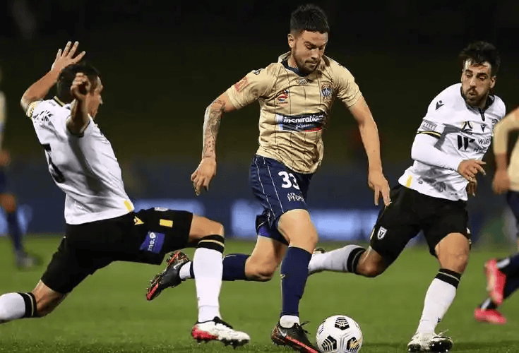 足总杯赛后再迎强敌，纽约尼克斯豪取连胜，主帅态度——底气十足，资深球员宣示担当的简单介绍